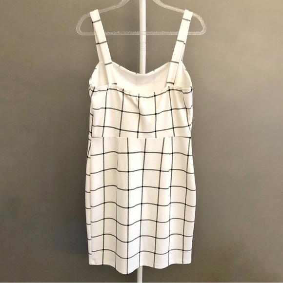 APRICOT Minimalist Feminine White Camisole Summer Festival Mini Dress. Medium - Picture 4 of 14